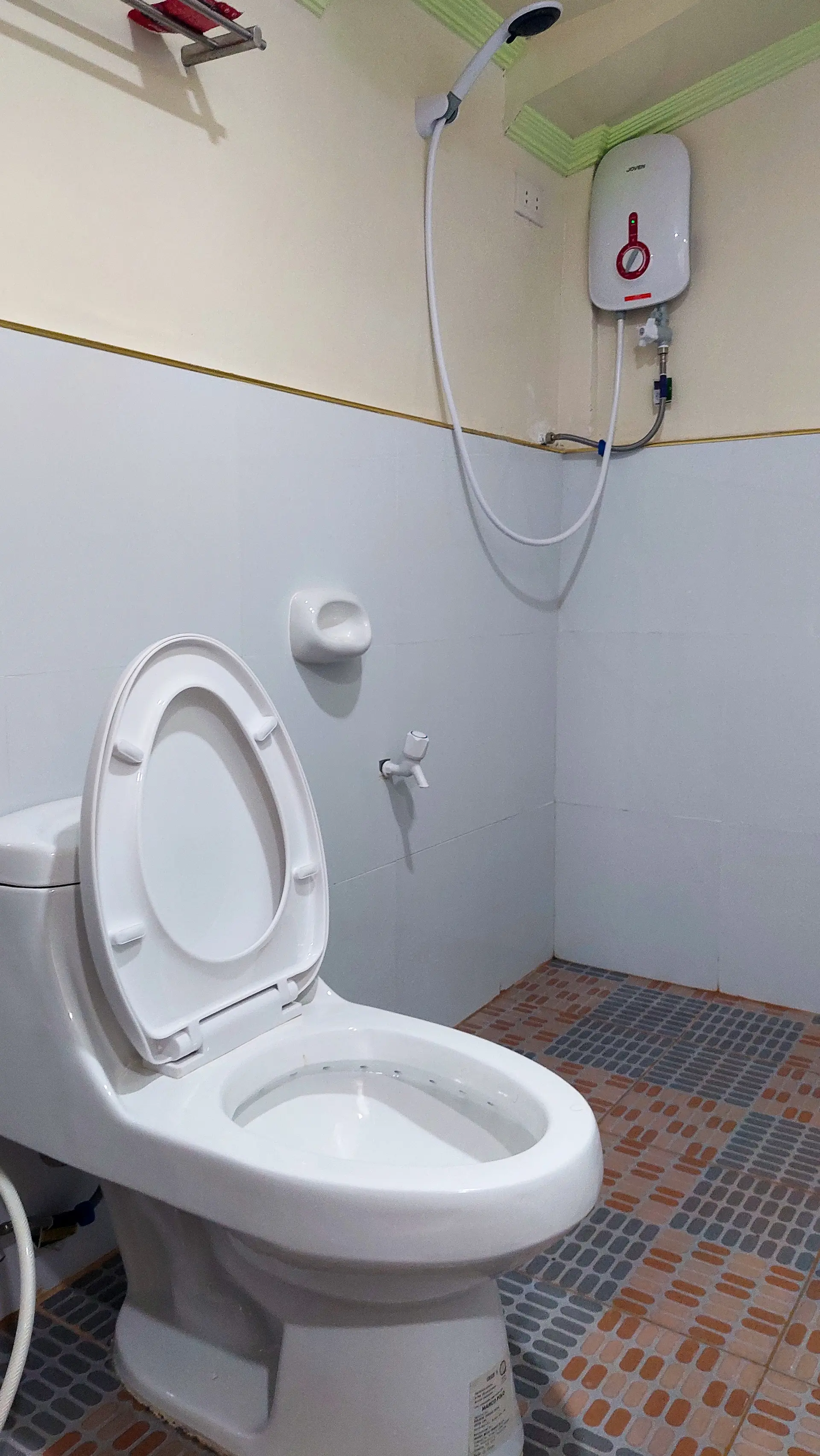 Cozy Double Room bathroom with hot shower